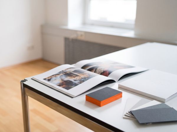Vom Briefbogen bis zum Katalog: Print-Design mit System