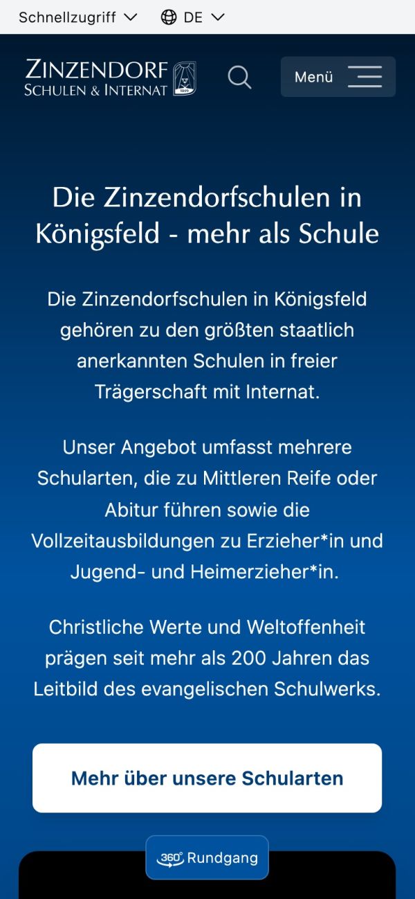 Website der Zinzendorfschulen Königsfeld auf dem Smartphone (Screenshot)